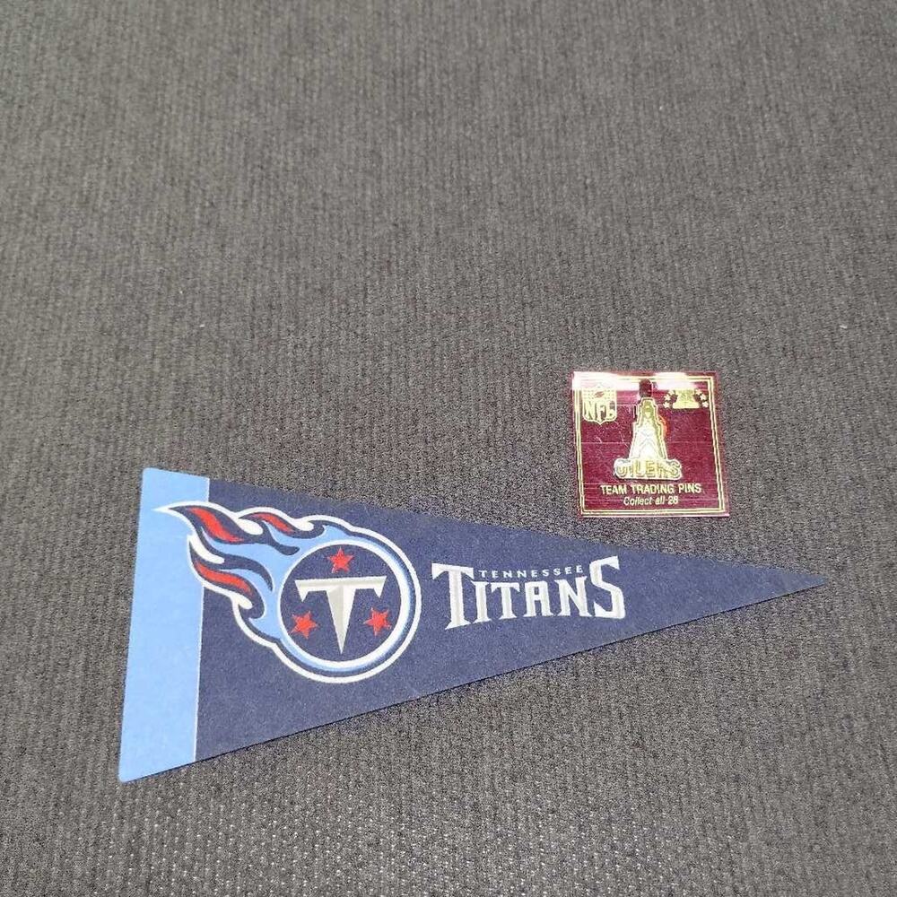 Tennessee Titans NFL Pennant & Houston Oilers Vintage Trading Pin Sports Lot